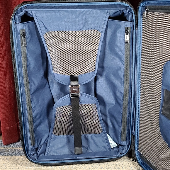 TUMI Dual Access 4wh Carry-On - Picture 9 of 16